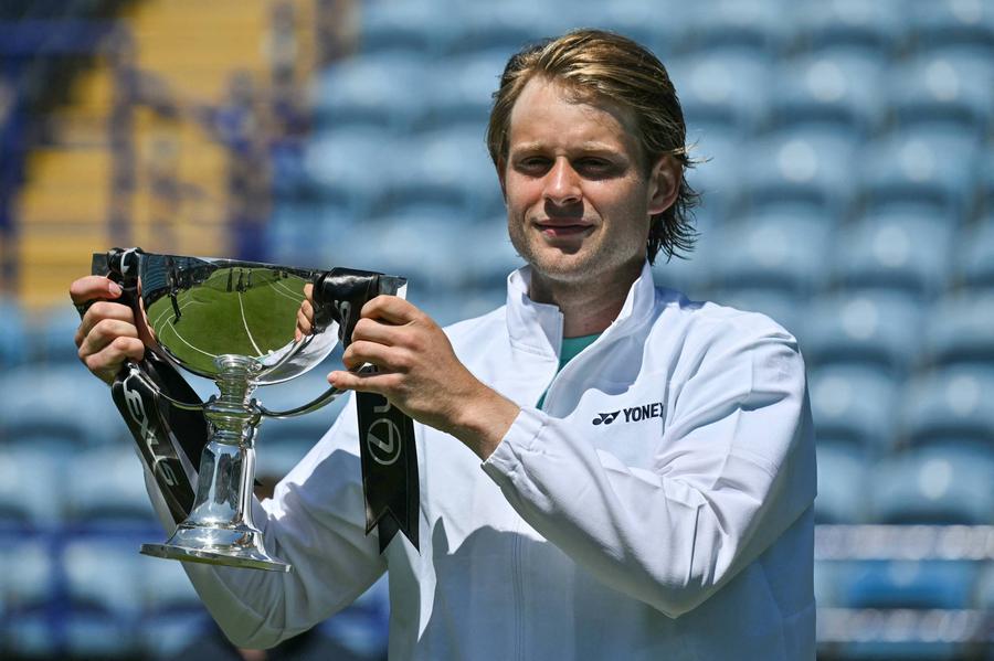 Zizou Bergs Eastbourne champion